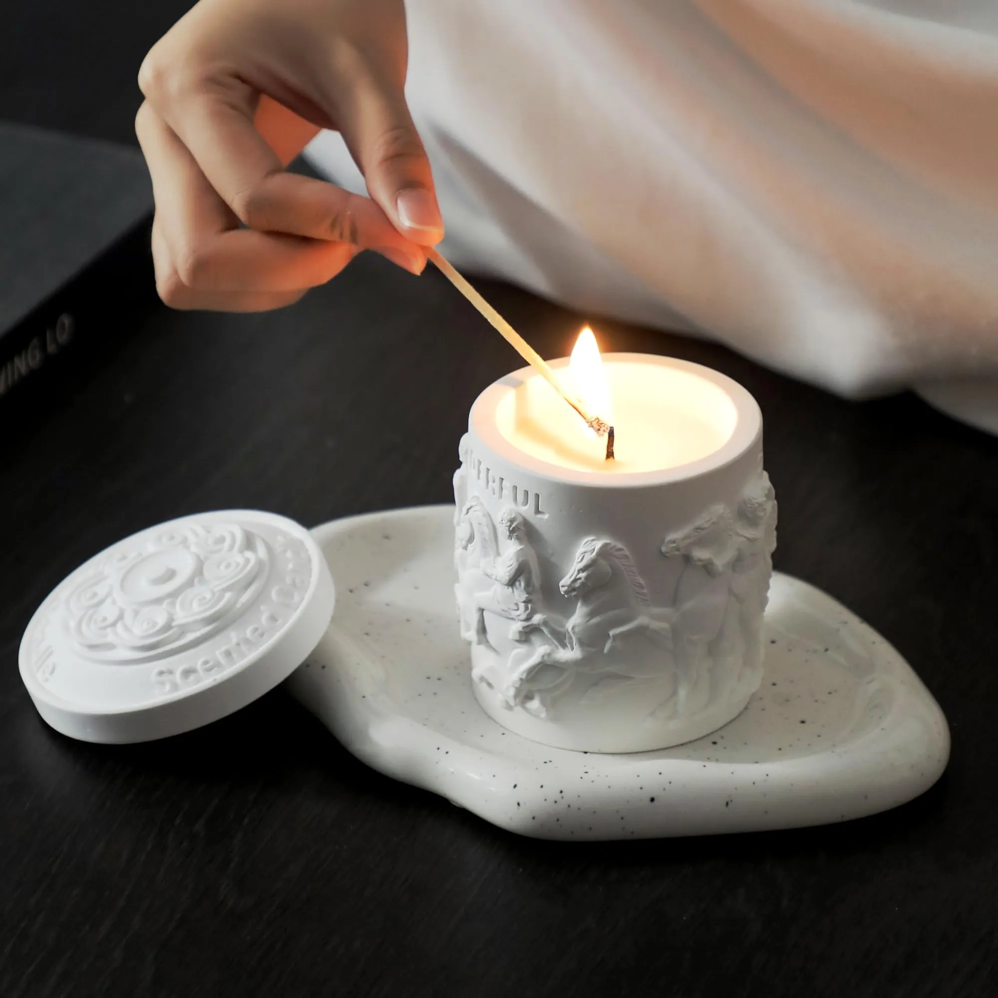 ABSORBIA Aromatherapy Scented Candle with Fragrance of White Tea Bliss,5% Perfume Concentrates, Essential Oil and Soybean Wax, 150g, 25-Hour Burn Time, Ceramic Cup (10.5cm x 7cm)